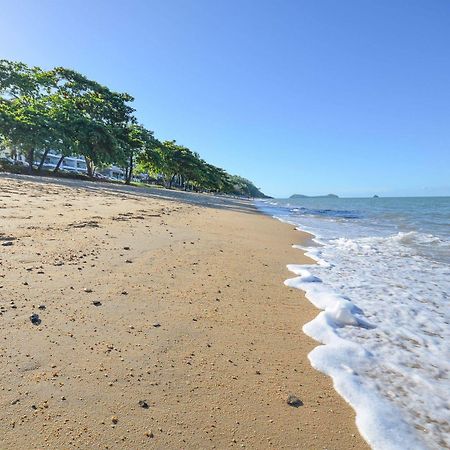 Beachfront Apartments On Trinity Beach Ngoại thất bức ảnh