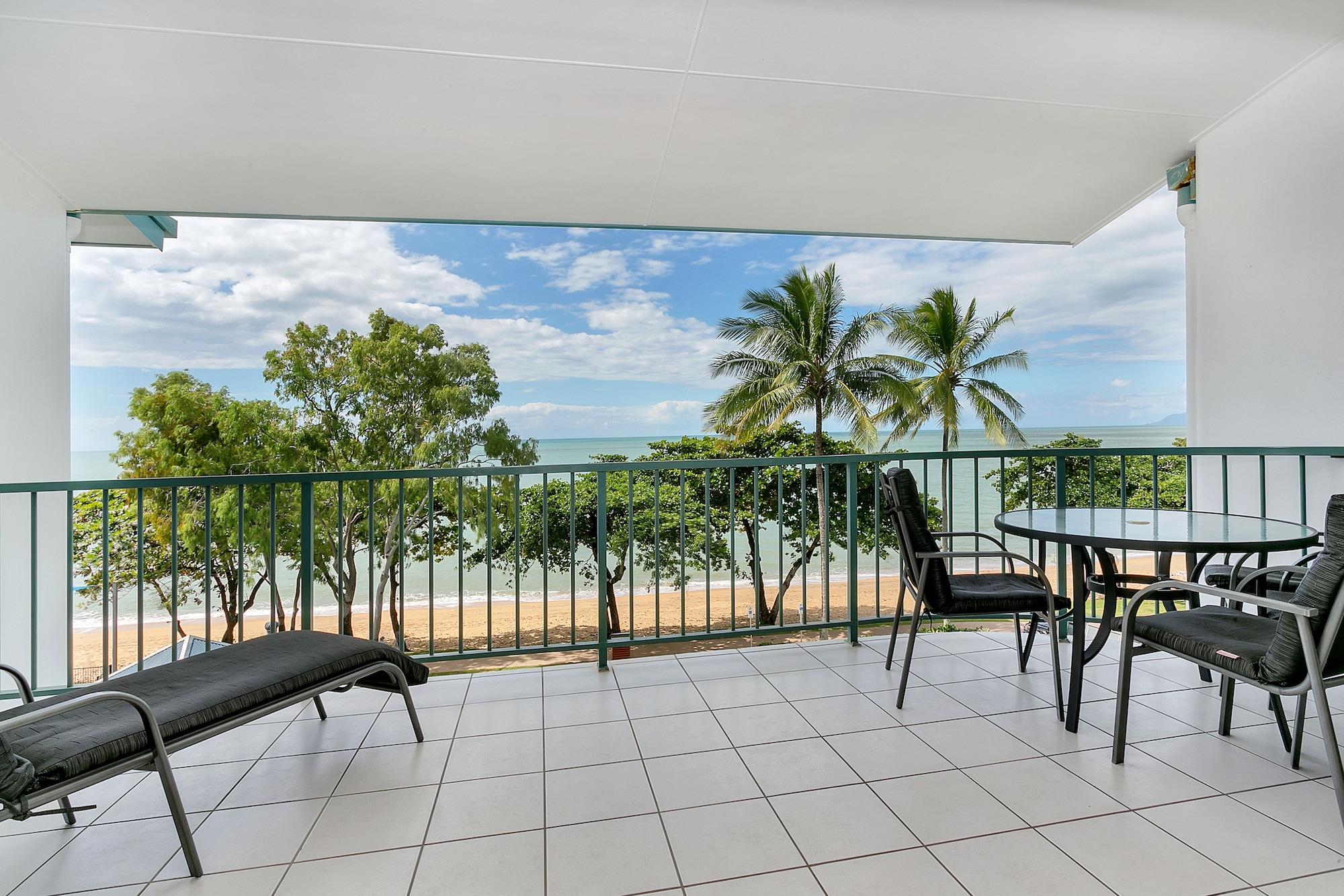 Beachfront Apartments On Trinity Beach Ngoại thất bức ảnh