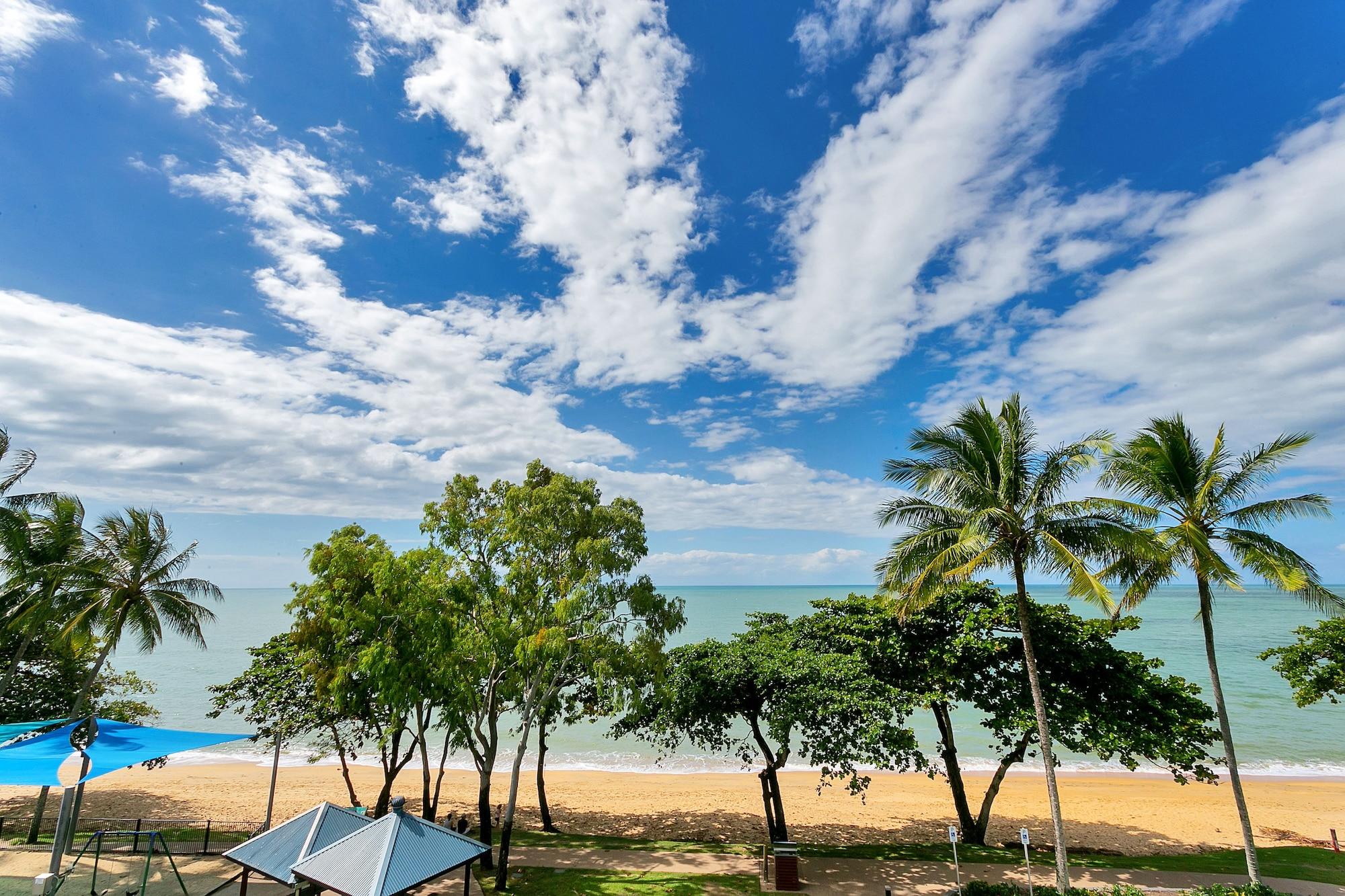Beachfront Apartments On Trinity Beach Ngoại thất bức ảnh