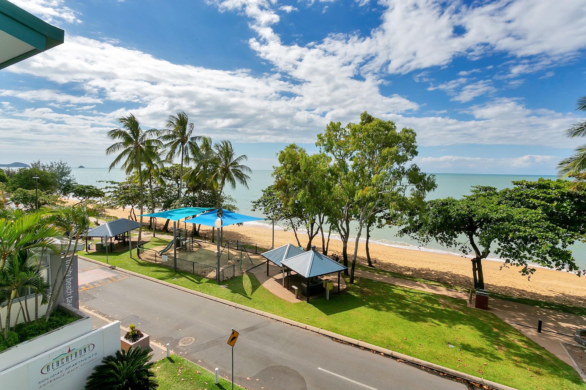 Beachfront Apartments On Trinity Beach Ngoại thất bức ảnh