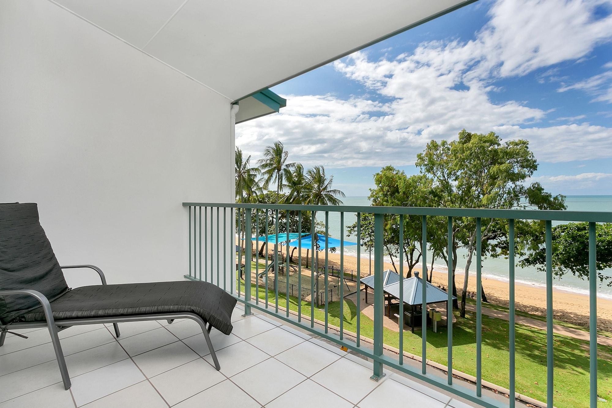 Beachfront Apartments On Trinity Beach Ngoại thất bức ảnh