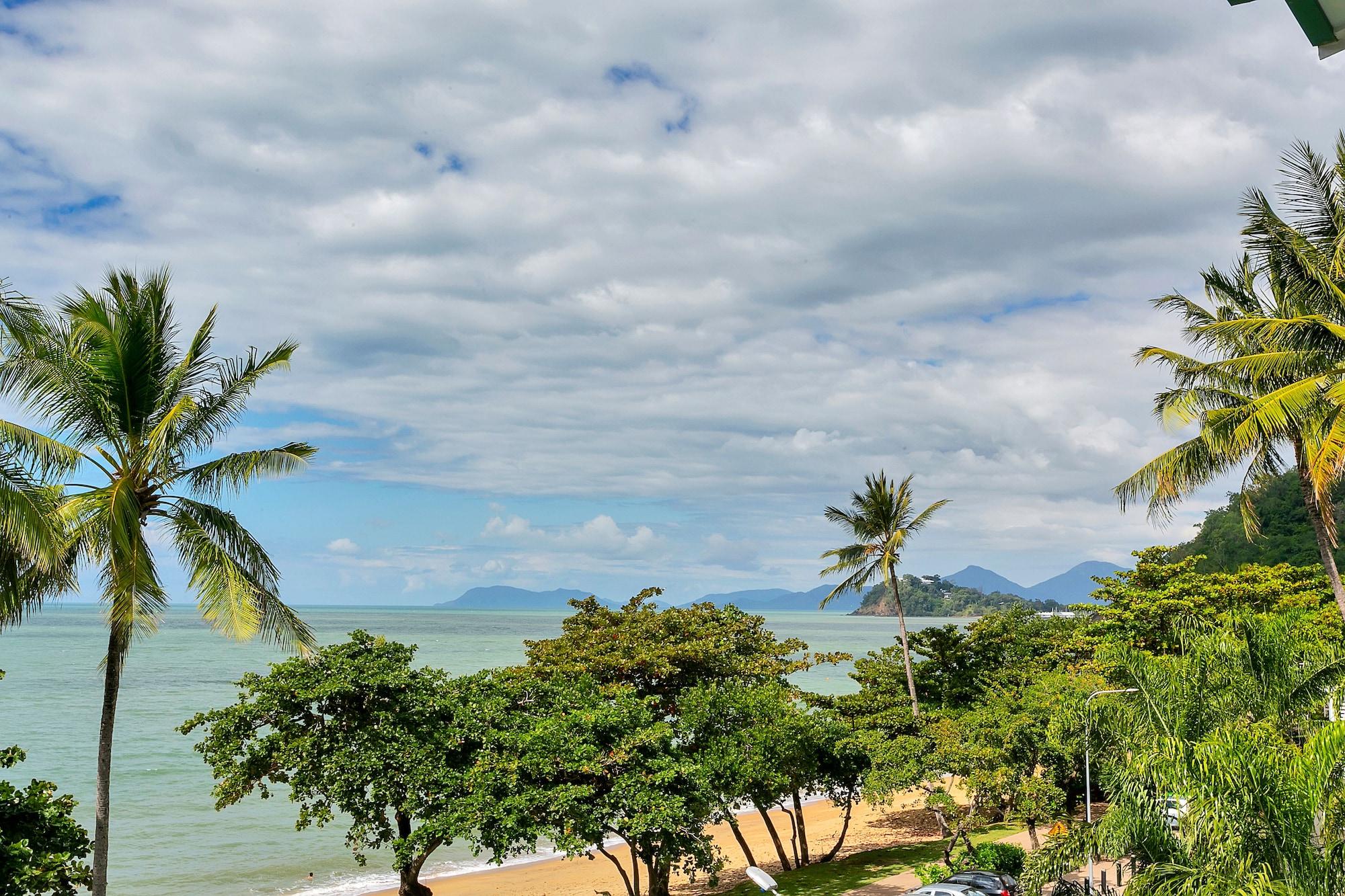 Beachfront Apartments On Trinity Beach Ngoại thất bức ảnh