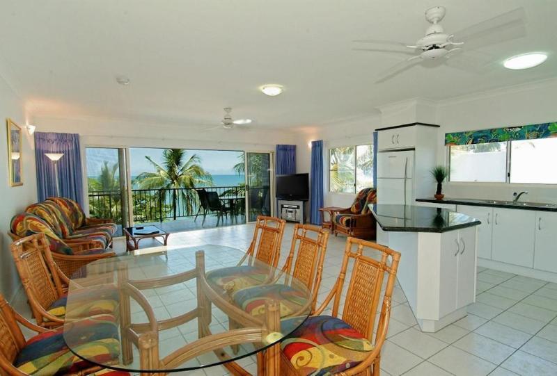 Beachfront Apartments On Trinity Beach Ngoại thất bức ảnh