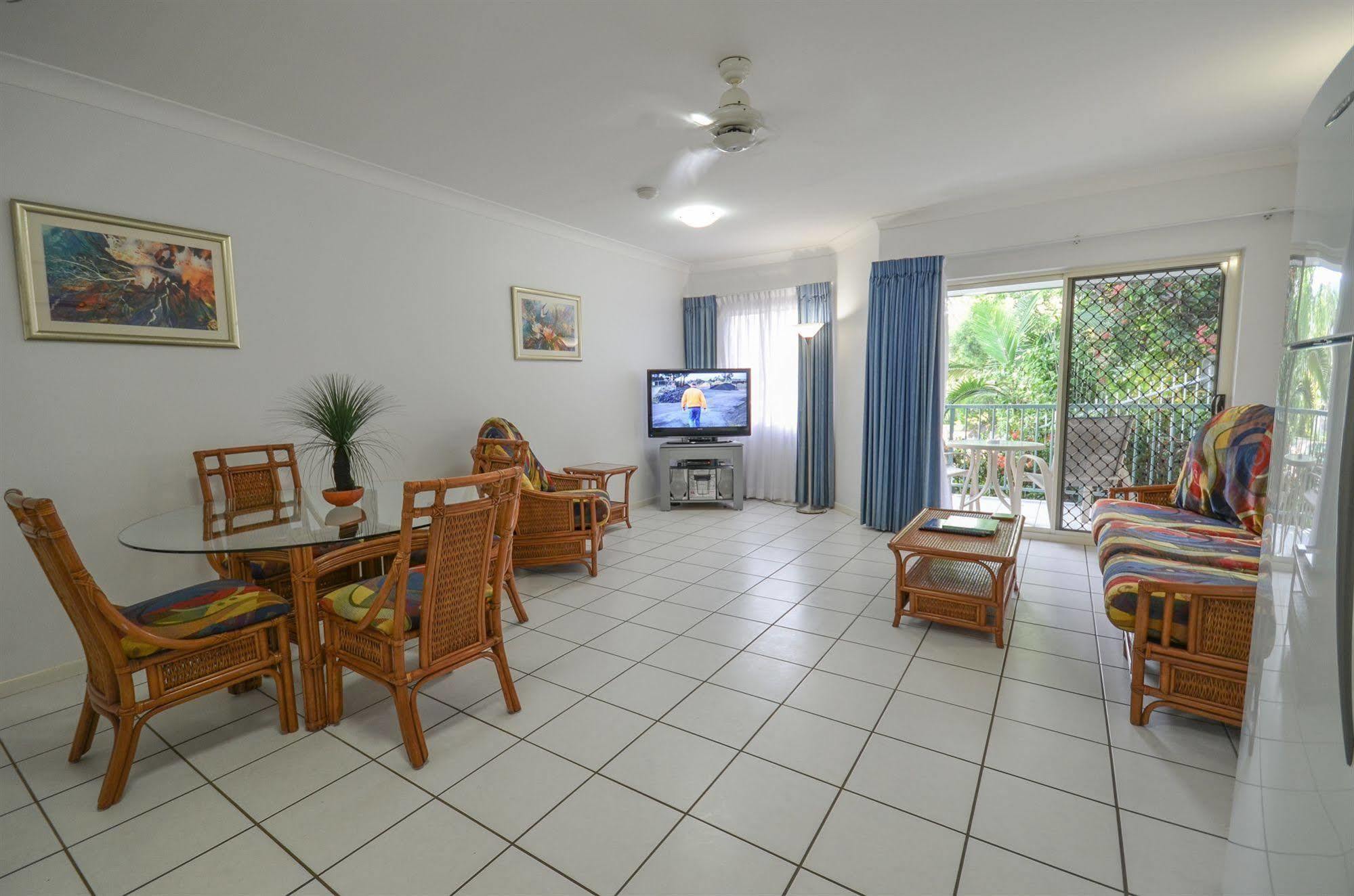 Beachfront Apartments On Trinity Beach Ngoại thất bức ảnh