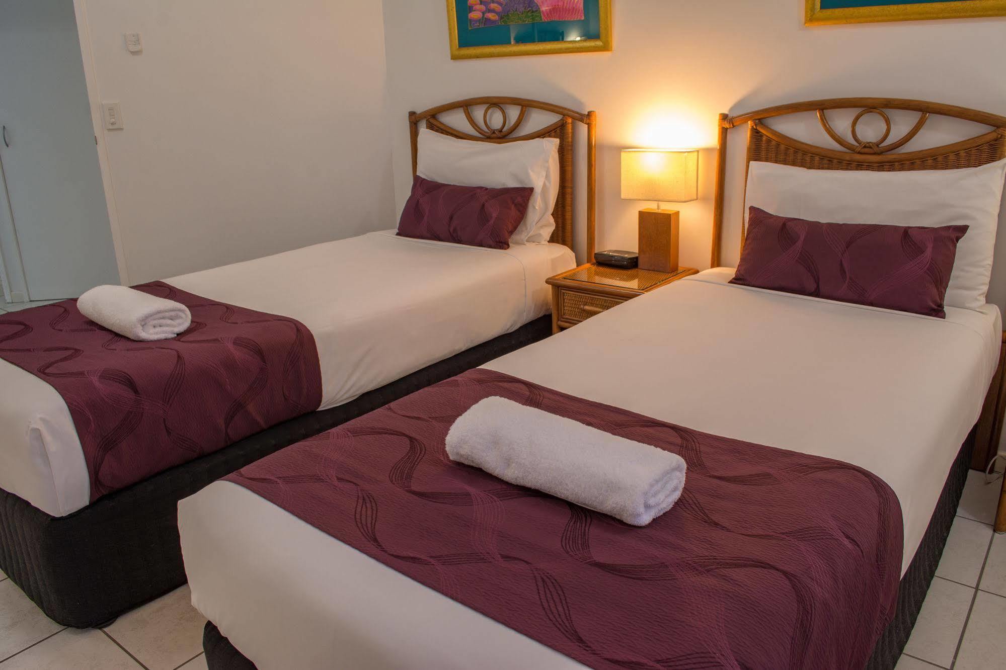 Beachfront Apartments On Trinity Beach Ngoại thất bức ảnh